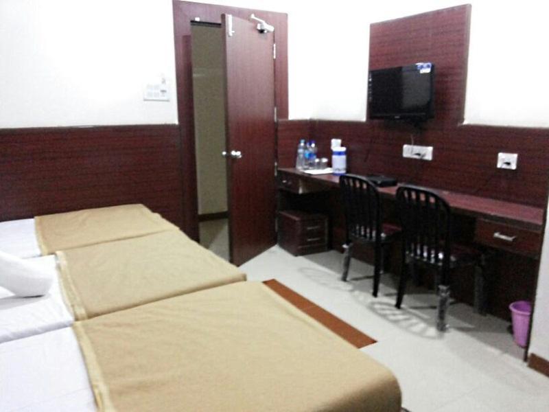 Oyo 11945 Hotel Glory Palace Indore Ngoại thất bức ảnh