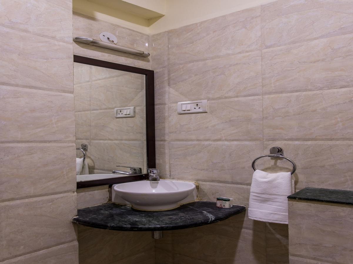 Oyo 11945 Hotel Glory Palace Indore Ngoại thất bức ảnh