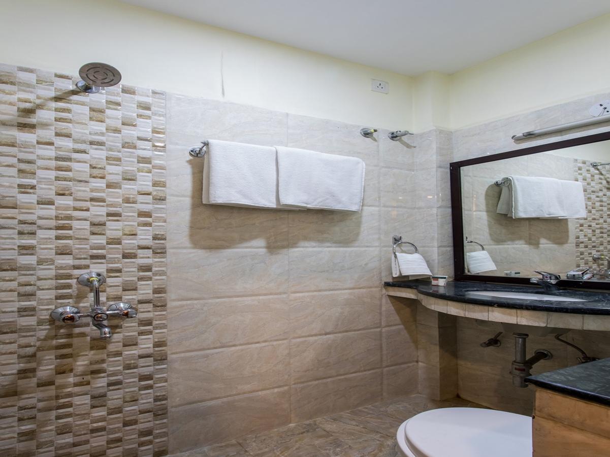 Oyo 11945 Hotel Glory Palace Indore Ngoại thất bức ảnh